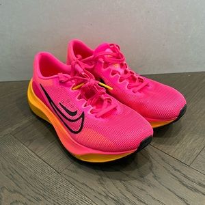 Women’s Nike Zoom Fly 5 Running shoes. Size 6.5 US